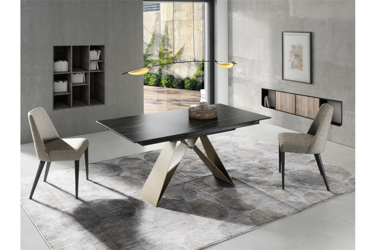 Mesa de comedor extensible tapa porcelánico y pata central metálica con diseño moderno modelo Anas de Indesan