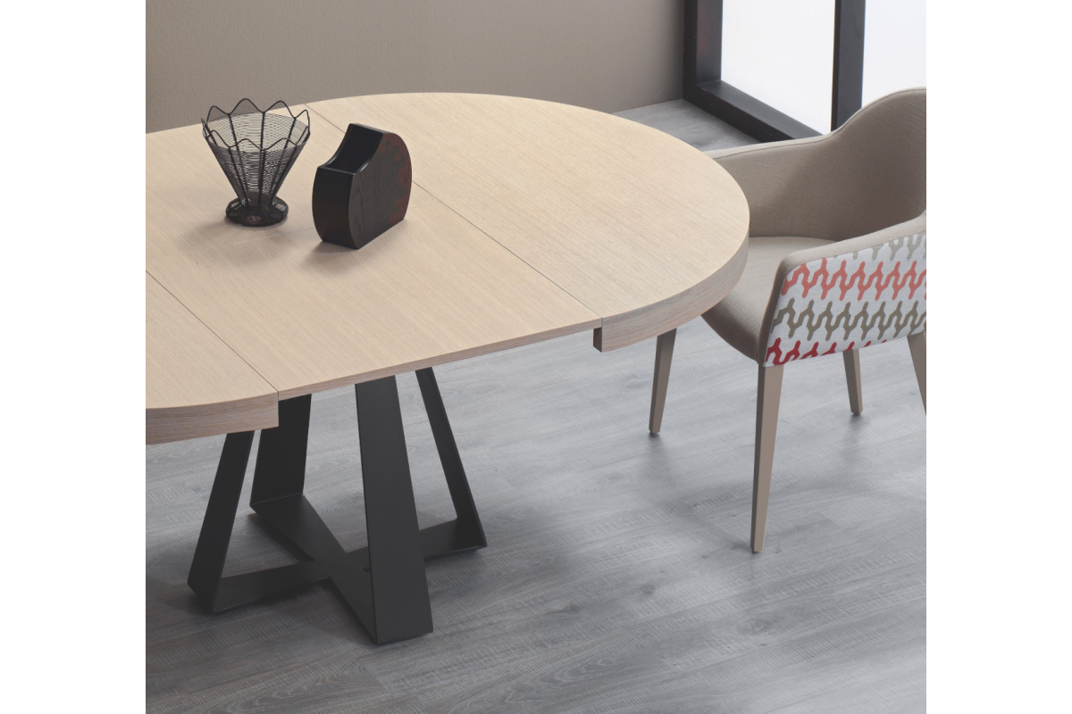 Detalle mesa redonda extensible de comedor con diseño moderno modelo Aura de Indesan
