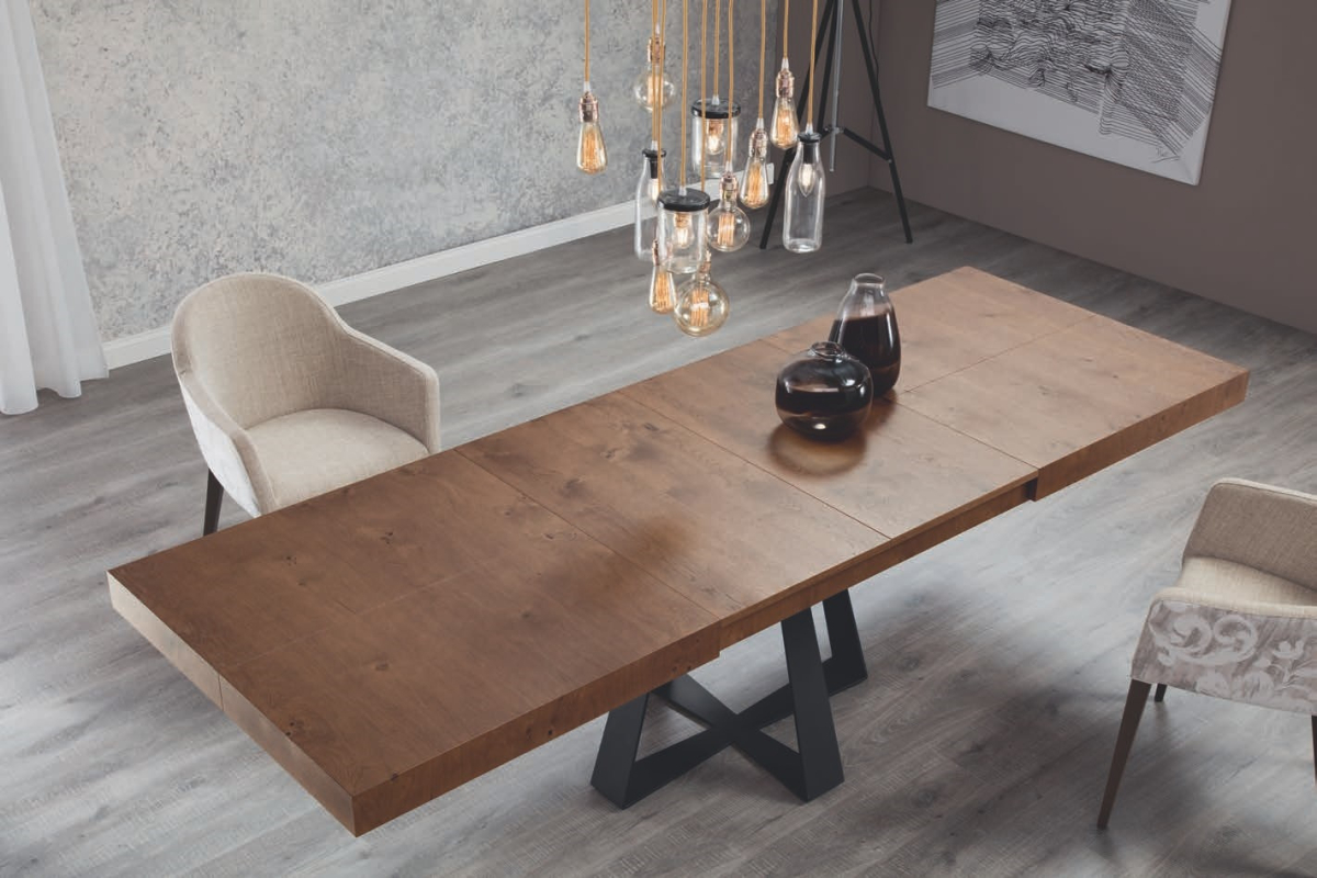 Detalle mesa de comedor extensible y pata central metálica con diseño moderno modelo Cross de Indesan