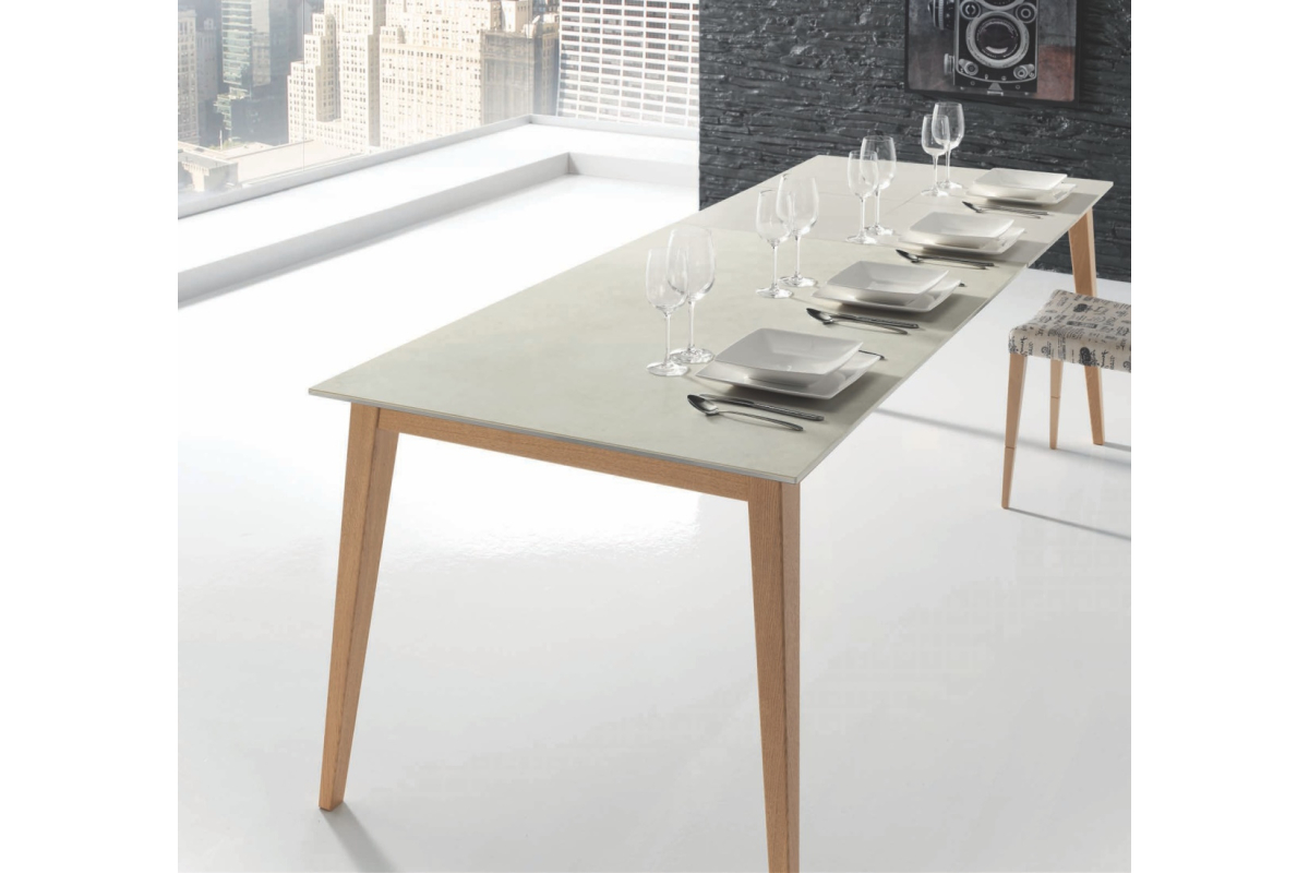 Detalle mesa de comedor extensible tapa porcelánico con diseño moderno modelo Nordic de Indesan