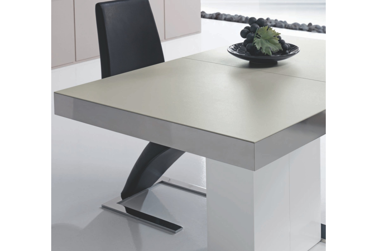 Detalle mesa de comedor extensible tapa porcelánico y columna central con diseño moderno modelo Intempo de Indesan