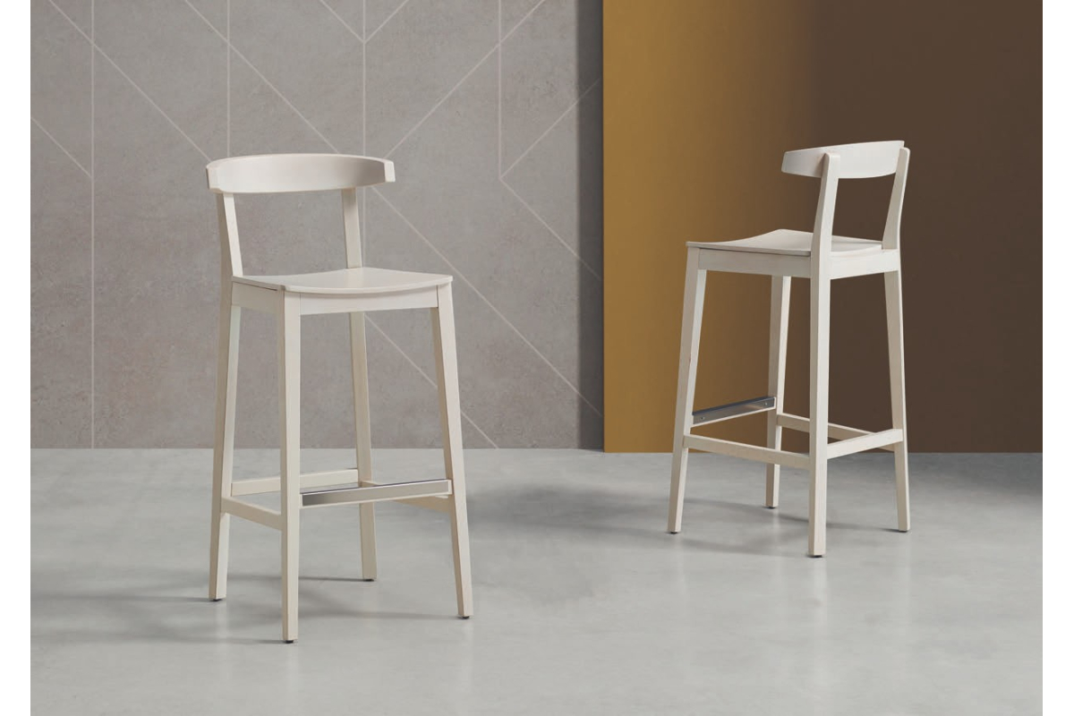Taburete cocina de madera moderno modelo Iker de comedor de Funcional Mobiliario Altair.jpg