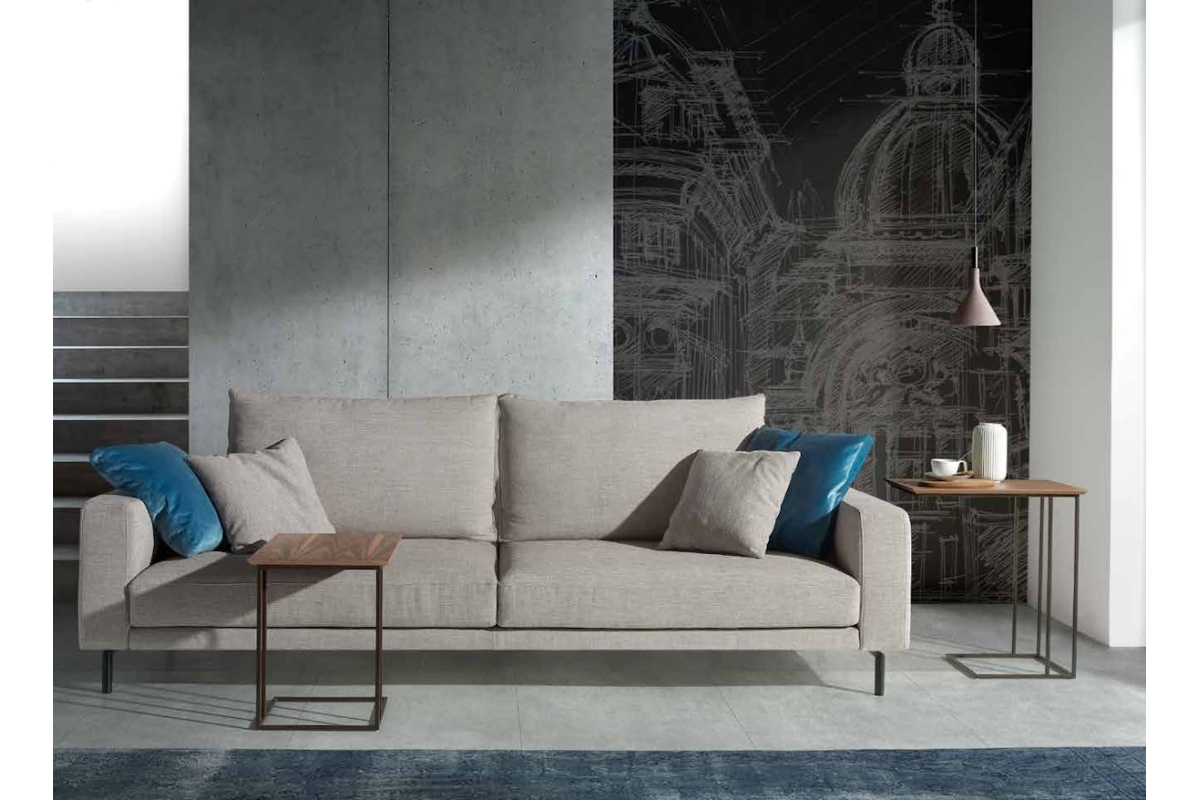 Sofá moderno con asientos fijos modelo Londres con pata alta de Eneas by Xirivella