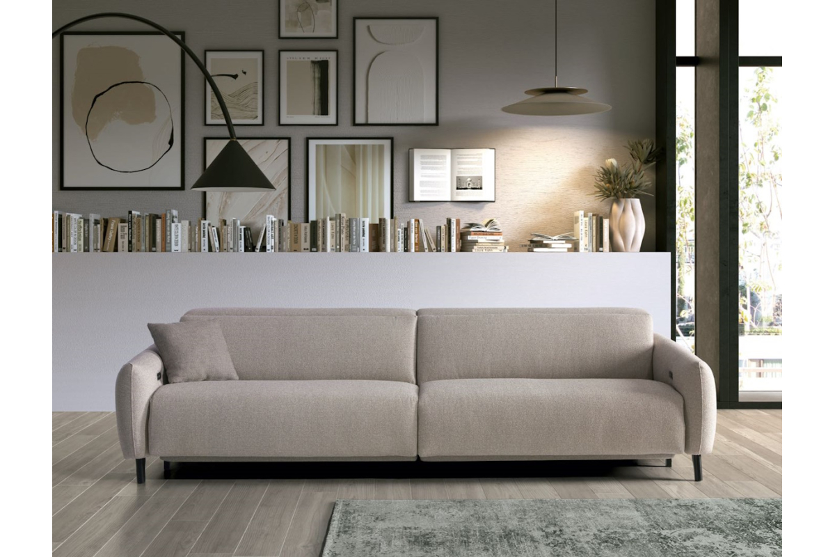Sofá moderno con asientos relax eléctricos modelo Reims con diseño minimalista de Eneas by Xirivella