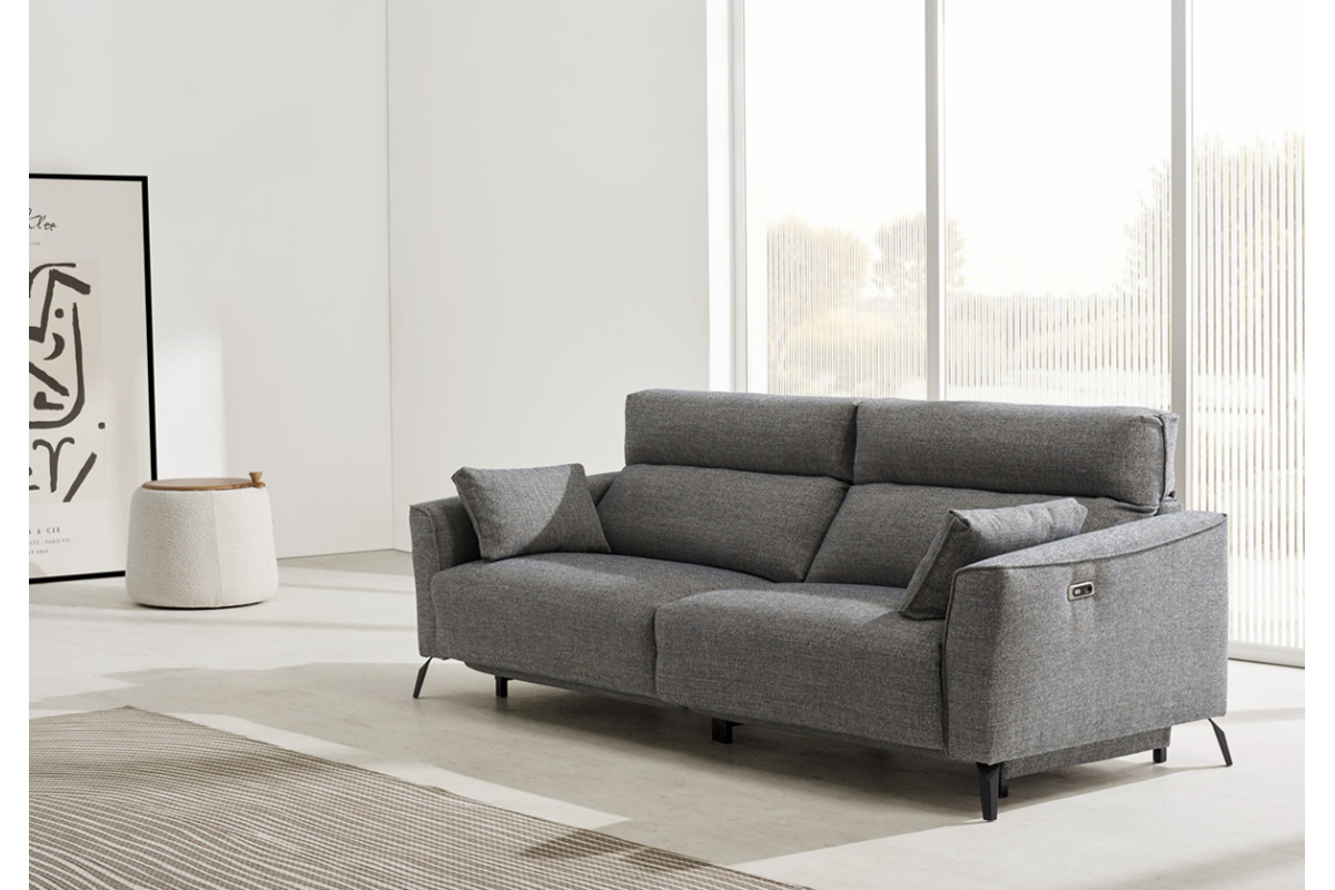 Sofá con diseño moderno con asientos relax eléctricos modelo Lémur de Reyes Ordoñez