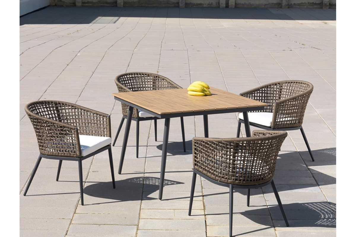 Conjunto de mesa modelo Roma 126 y 4 sillas modelo Roma 125 de terraza o jardín de Arkimueble