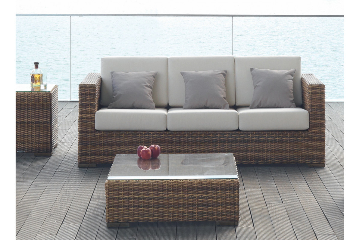 Sofá de tres plazas de jardín modelo Dakar 142 de la firma Arkimueble