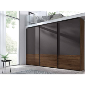 Armario de puertas correderas moderno modelo EOS24 de Glicerio Chaves