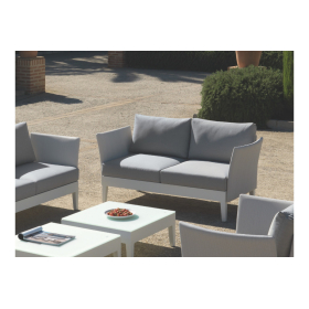 Sofá de dos plazas de jardín modelo Capri 182 de la firma Arkimueble