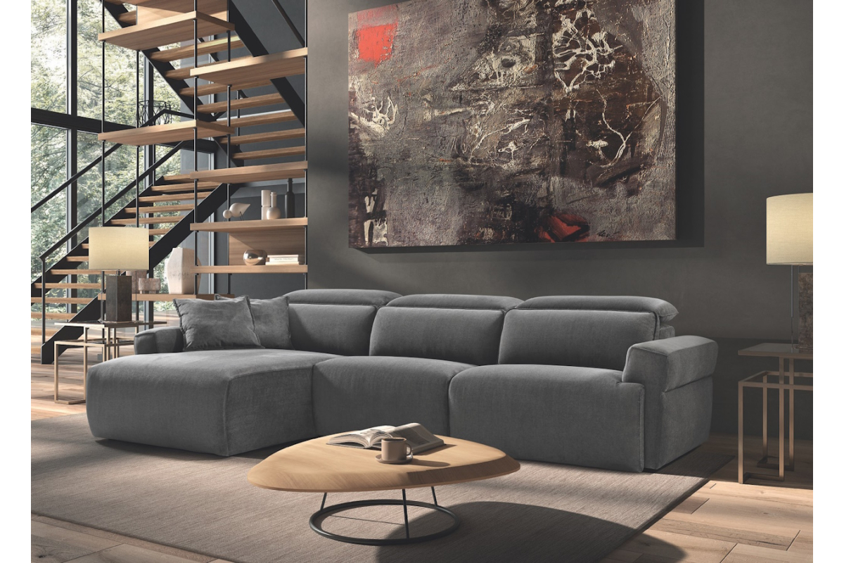 Sofá desenfundable con chasielongue moderno modelo Trevi con asientos de relax eléctricos con diseño minimalista de Pedro Ortiz