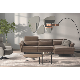 Sofá con chasielongue moderno modelo Tessa con asientos de relax eléctricos con diseño minimalista de Pedro Ortiz