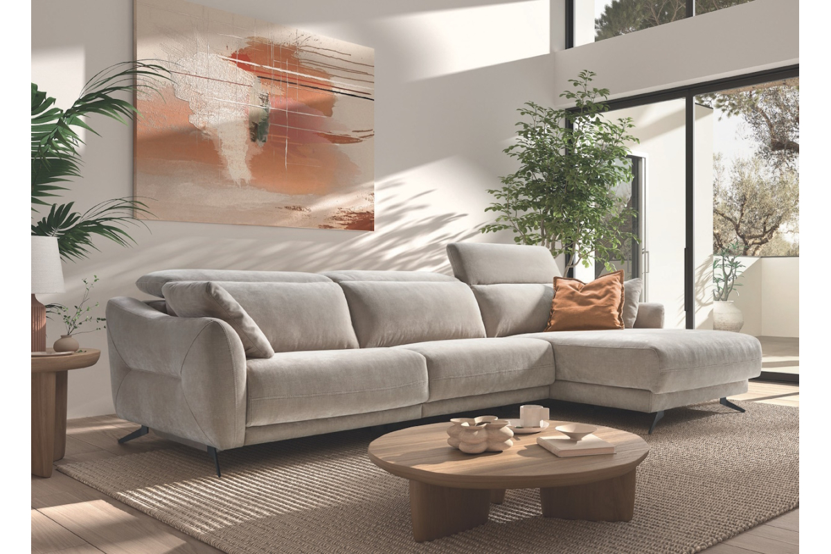 Sofá con chasielongue moderno modelo Alice con asientos de relax eléctricos con diseño minimalista de Pedro Ortiz