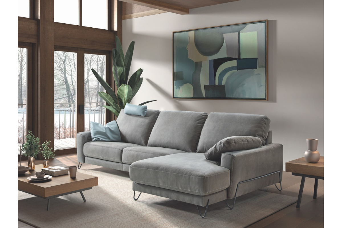 Sofá con chasielongue moderno modelo Olga con asientos de relax eléctricos con diseño minimalista de Pedro Ortiz