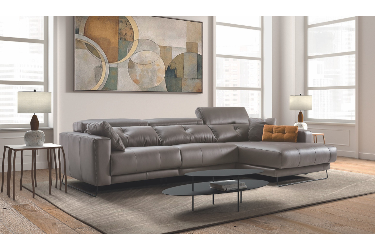 Sofá chasielongue con diseño moderno modelo Isabel con asientos de relax eléctricos de Pedro Ortiz