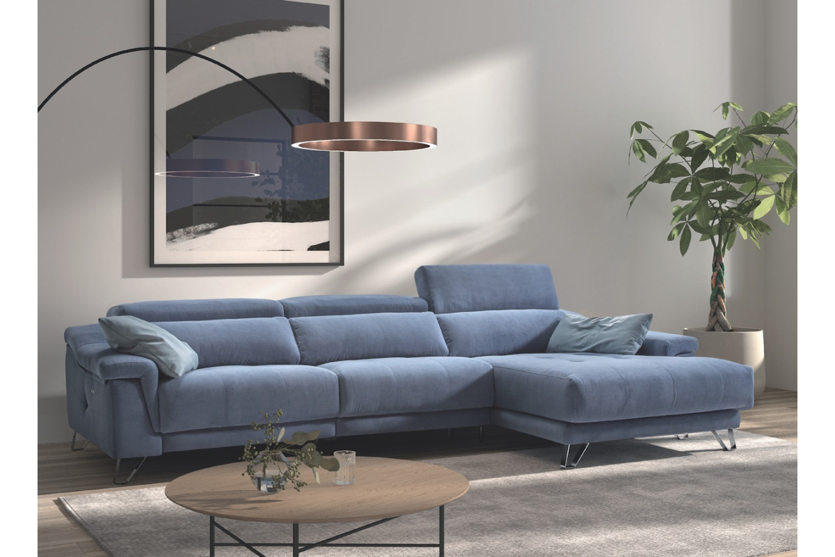 Sofá chasielongue con diseño moderno modelo Mirella con asientos de relax eléctricos de Pedro Ortiz