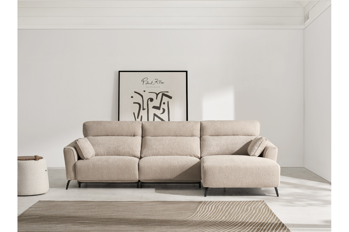 Sofá chaiselongue con diseño moderno modelo Lémur con asientos de relax eléctricos de Reyes Ordoñez