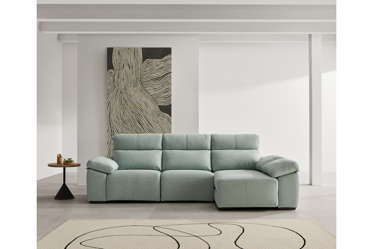 Sofá chaiselongue con diseño moderno modelo Magú con asientos de relax eléctricos de Reyes Ordoñez
