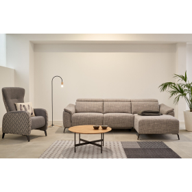 Sofá chaiselongue con diseño moderno modelo Tucán con asientos de relax eléctricos de Reyes Ordoñez