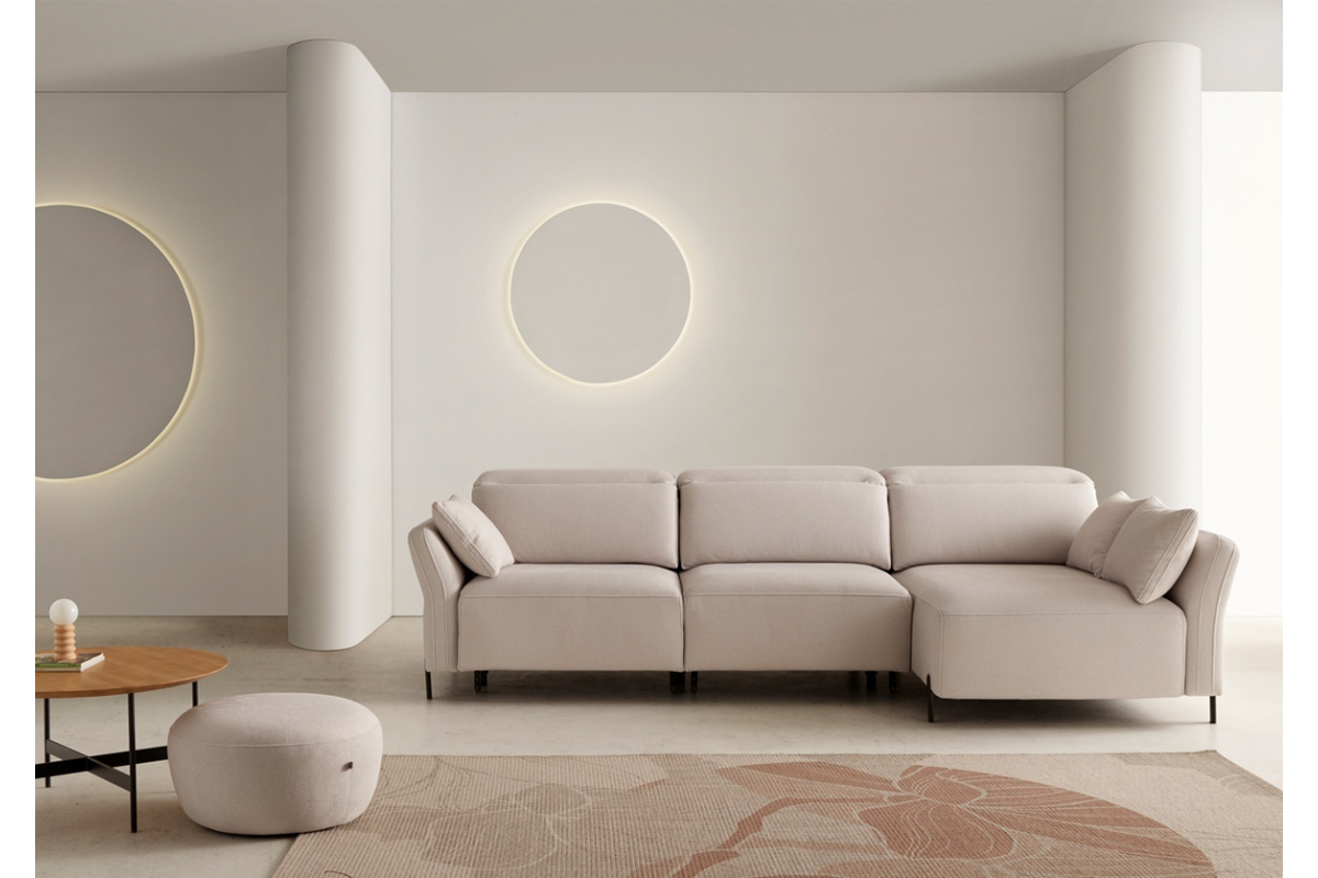Sofá chaiselongue con diseño moderno modelo Aloe y con asientos deslizantes de carro de Reyes Ordoñez