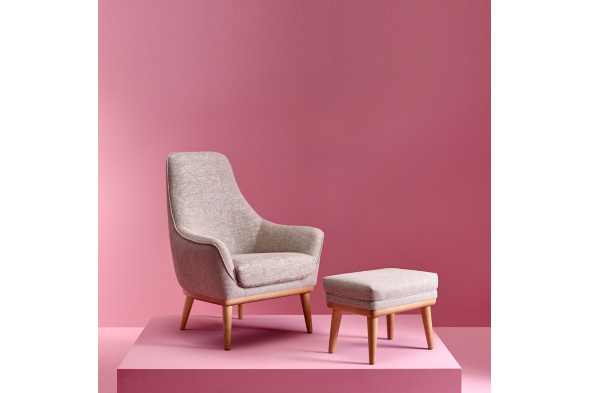Sillón butaca moderna con reposapies modelo Moli Lisa de Reyes Ordoñez