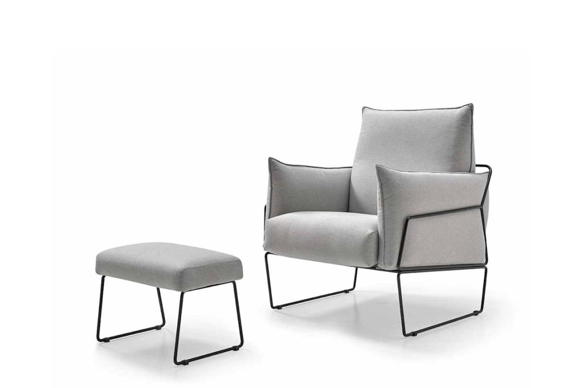 Sillón butaca moderna con reposapies modelo Gema Metal de Reyes Ordoñez