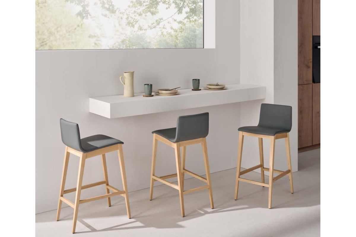 Taburete de cocina tapizado con diseño moderno modelo Saray de Velasco
