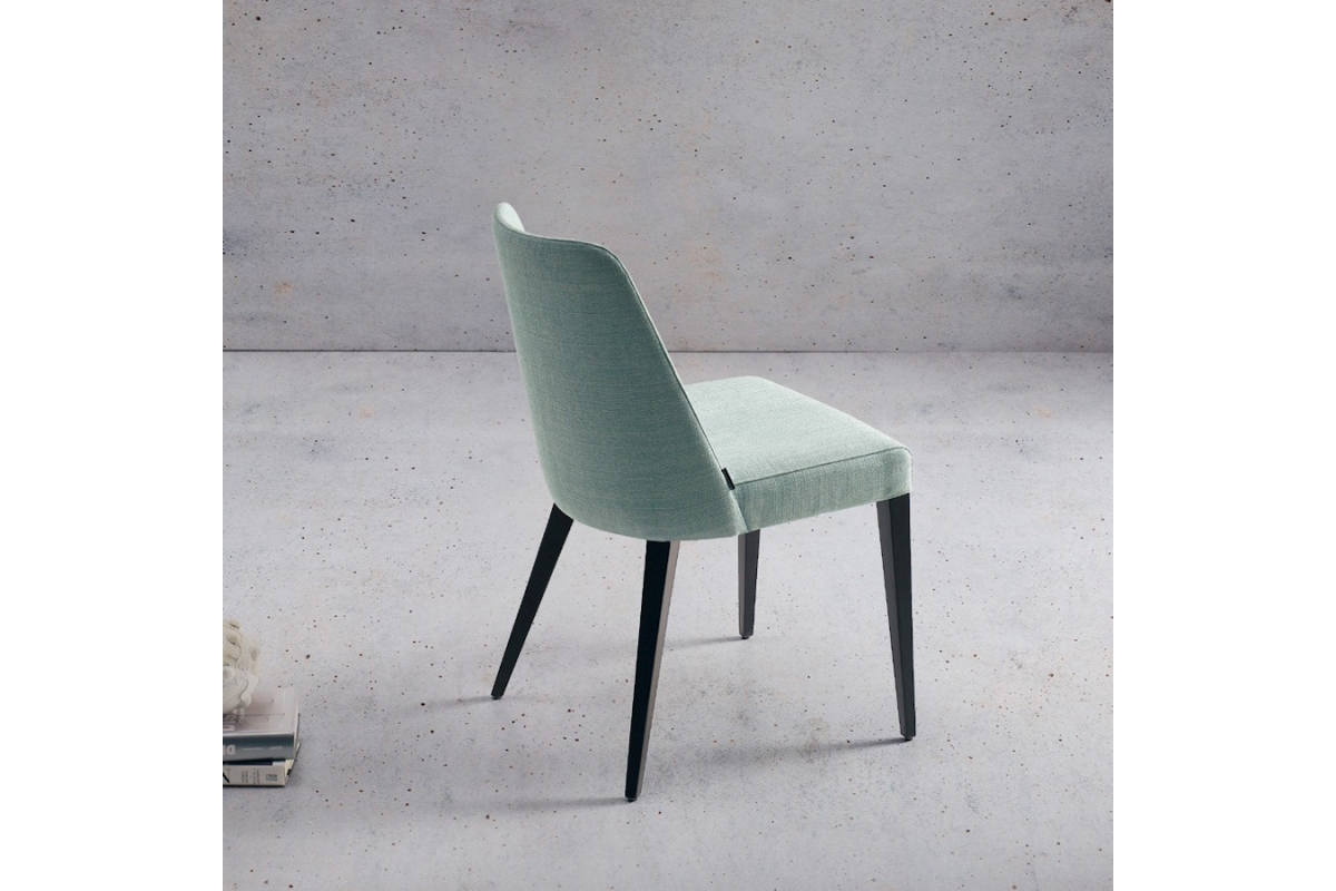 Silla de comedor con diseño moderno modelo Magic de Modesto Navarro