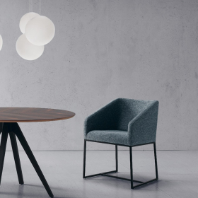Sillón de comedor con diseño moderno modelo Nuez de Modesto Navarro
