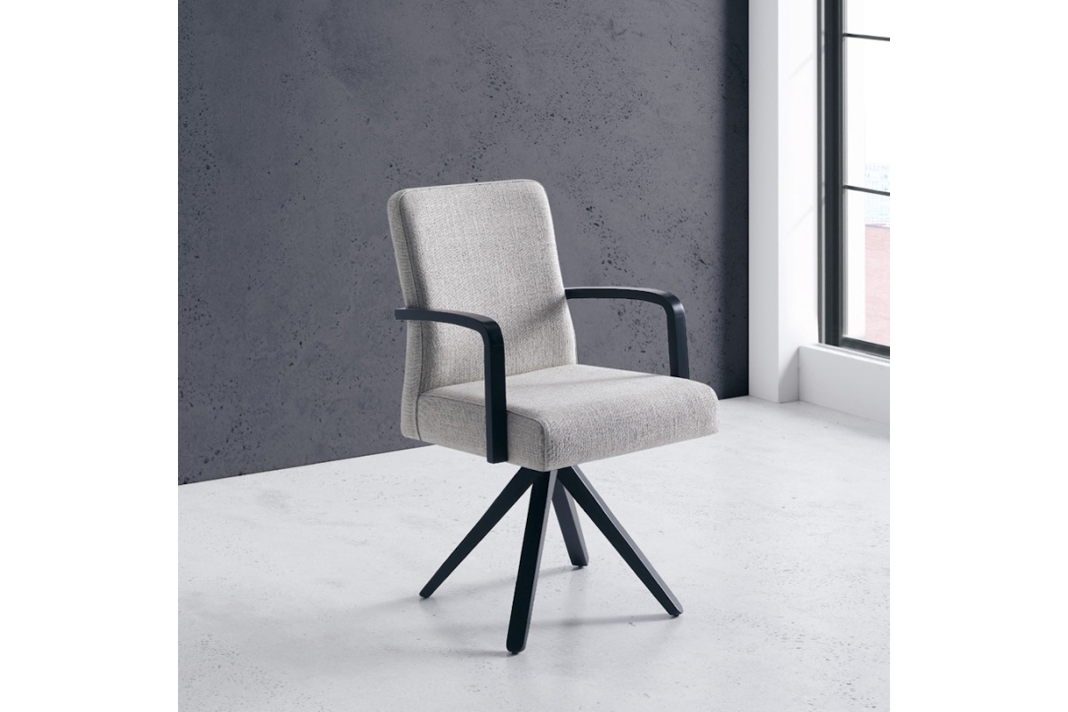 Sillón giratorio de comedor con diseño moderno modelo Trébol de Modesto Navarro