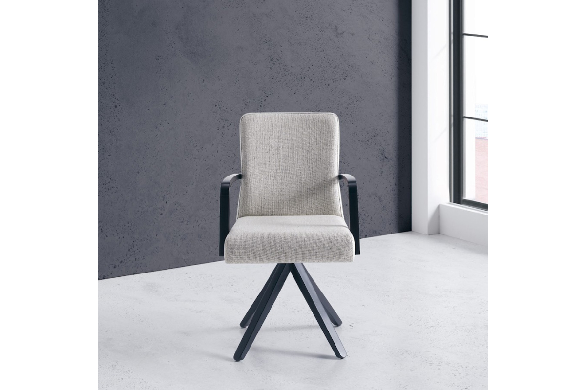 Sillón giratorio de comedor con diseño moderno modelo Trébol de Modesto Navarro