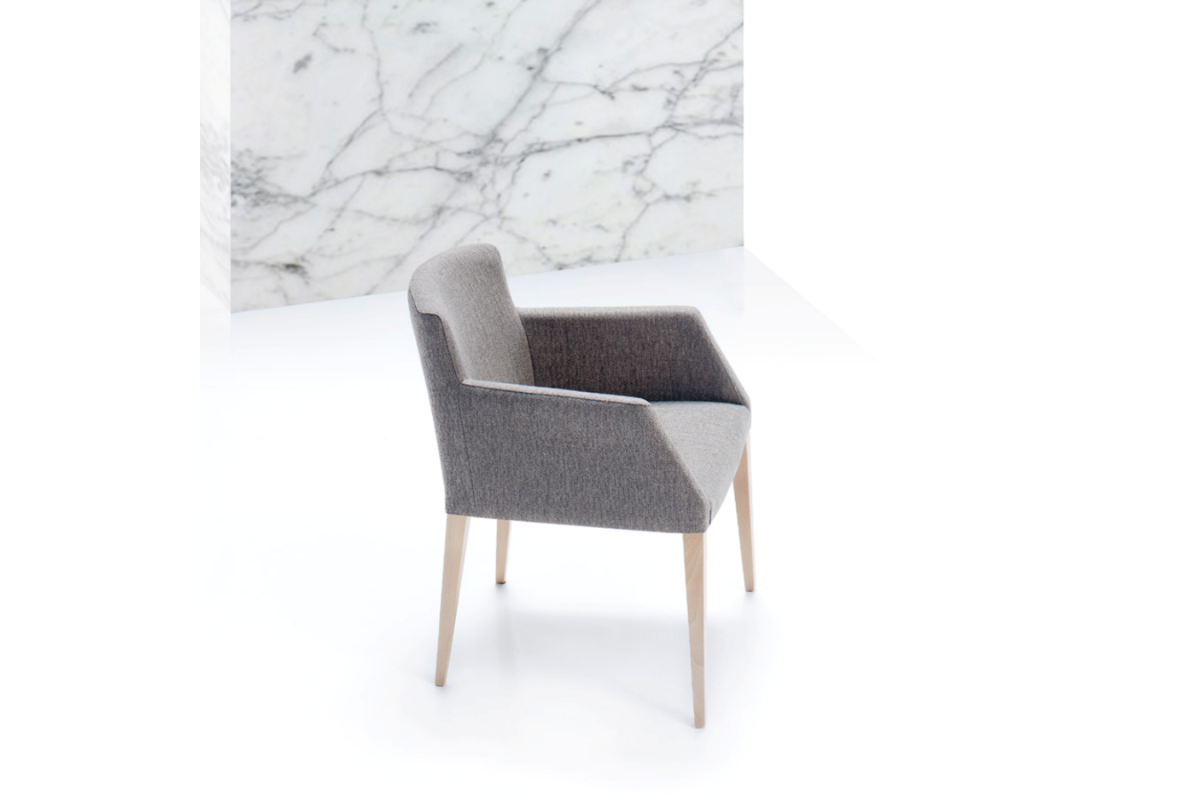 Sillón comedor con diseño moderno modelo Bat de Modesto Navarro