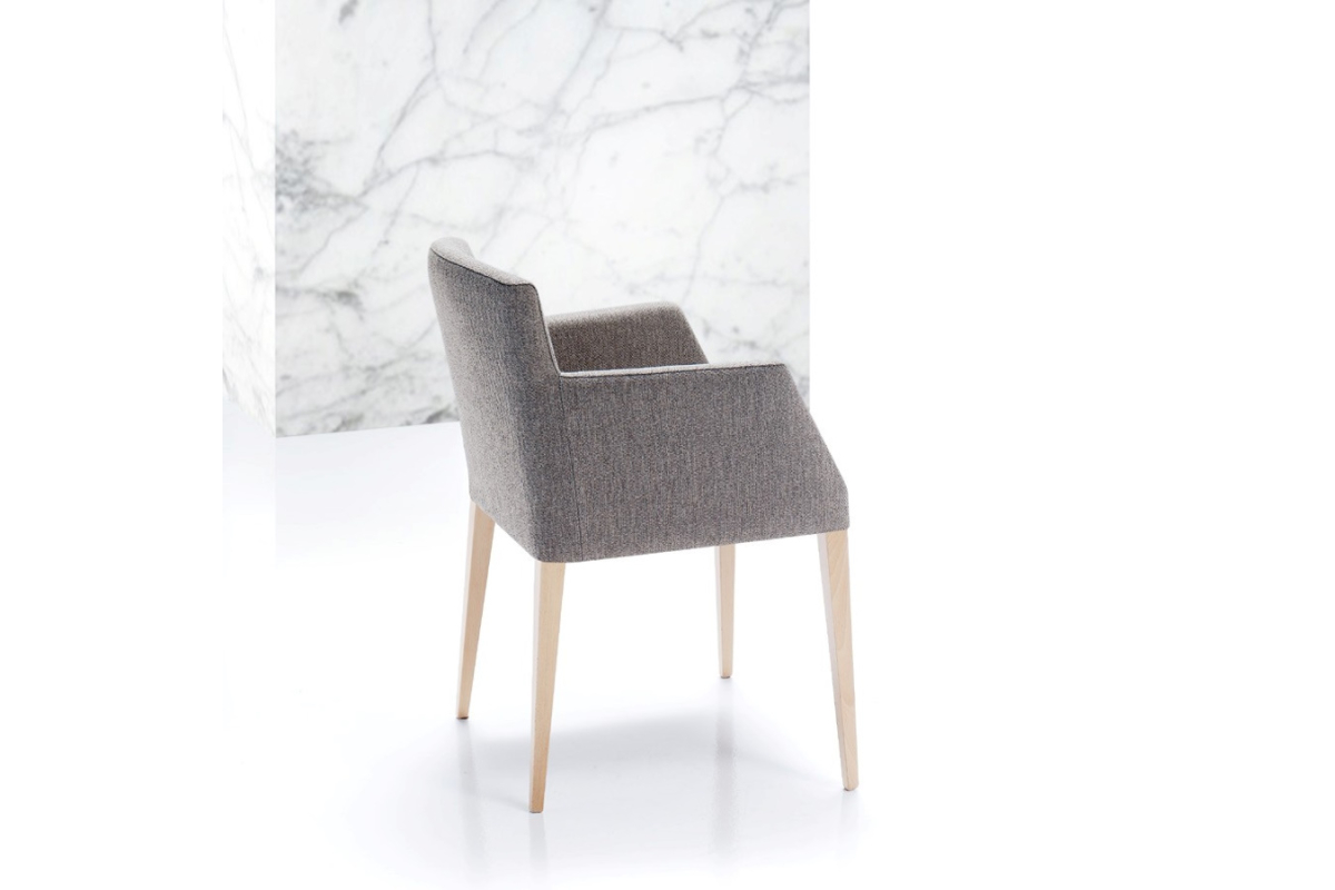 Sillón comedor con diseño moderno modelo Bat de Modesto Navarro