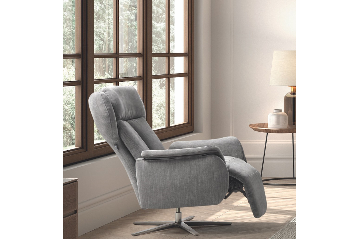 Sillón orejero moderno giratorio de relax eléctrico o manual modelo Kira con diseño minimalista de Pedro Ortiz