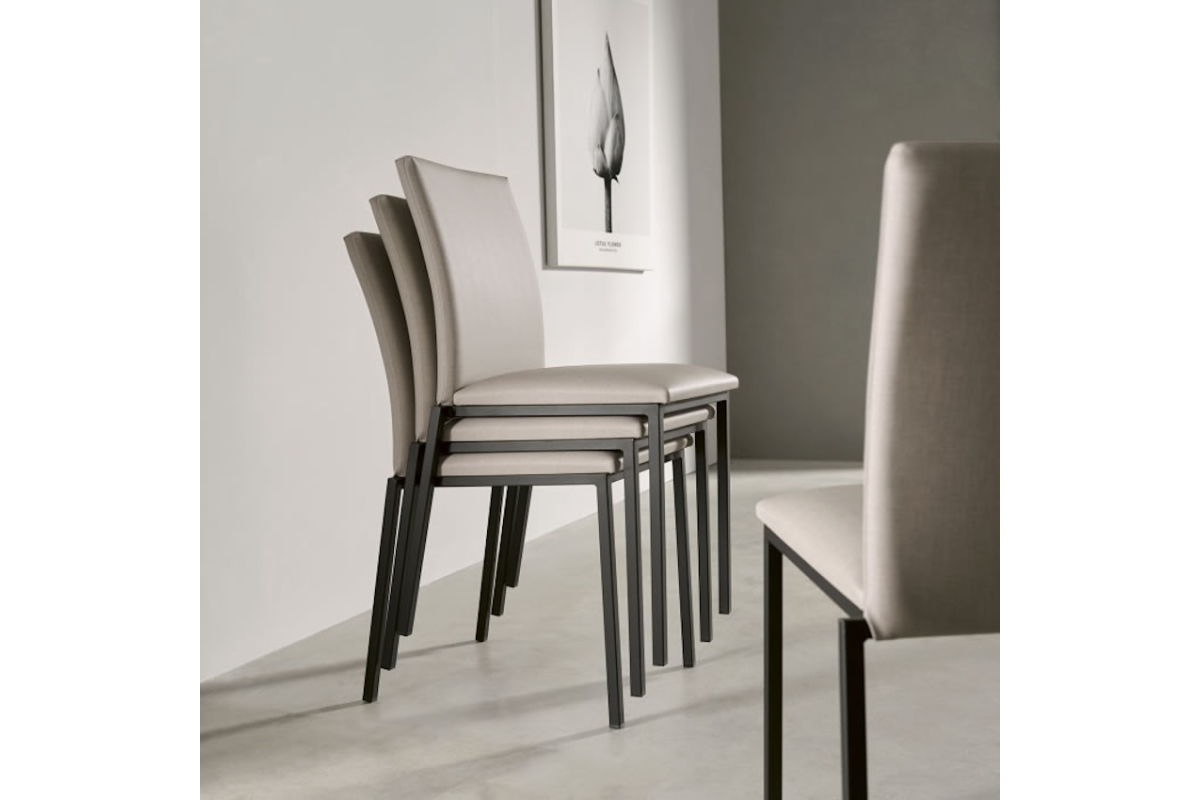 Silla de cocina apilable con diseño moderno modelo África de Velasco