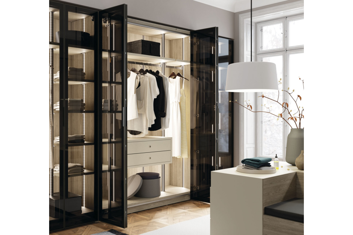 Armario de puertas plegables con diseño moderno de Lagrama adapta 13