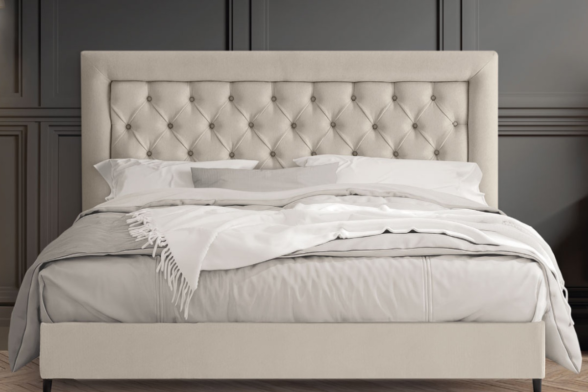 Cama tapizada moderna con cabezal modelo Mikonos de La Premier