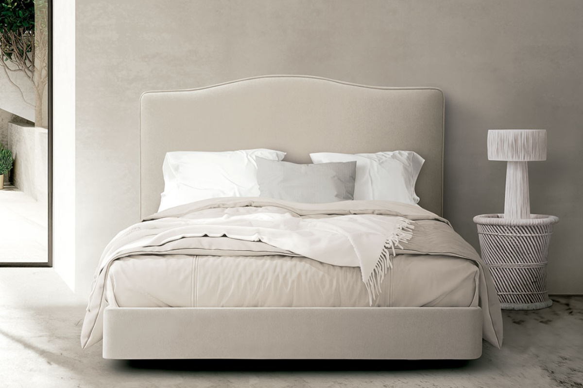 Cama tapizada moderna con cabezal modelo Dubai de La Premier