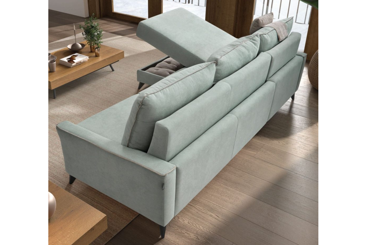 Sofá cama con chaiselongue con arcón moderno modelo Báltico con apertura italiana de Pedro Ortiz