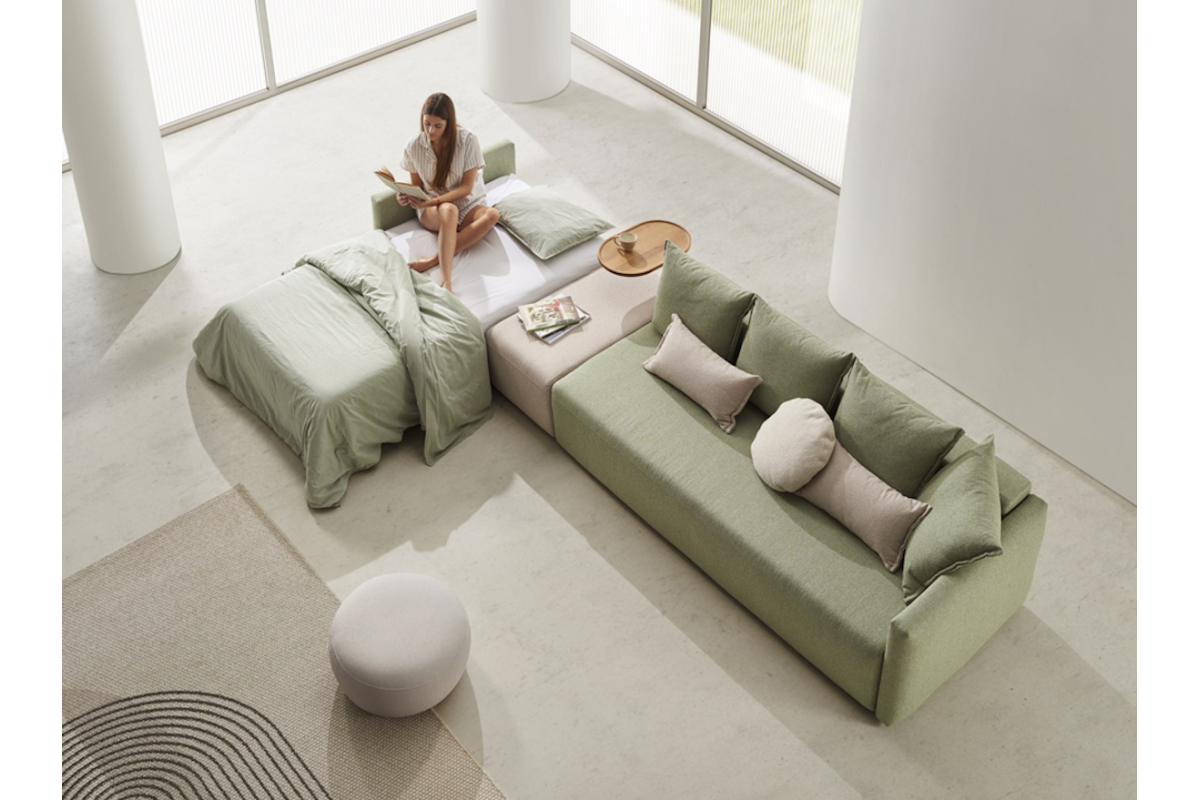 Sofá cama con chaiselongue moderno modelo Simba detalle apertura italiana de Reyes Ordoñez